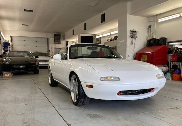 1991 Mazda MX-5 Miata CONVERTIBLE WITH ONLY 40K MILES - cars for sale in SKOKIE, WI – photo 10