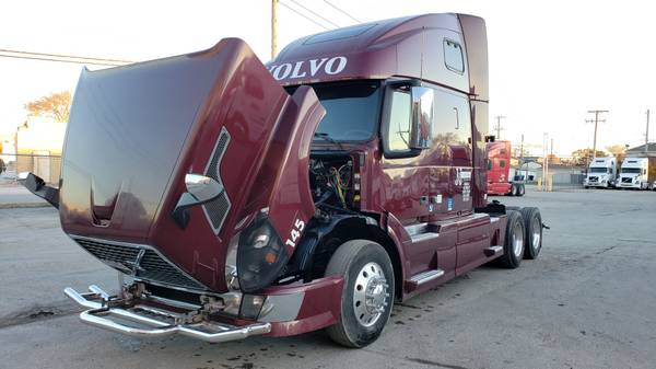 Volvo Semi Truck 2006 - cars & trucks - by owner - vehicle... for sale in Chicago, IL – photo 18