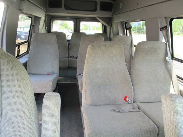 05 Ford Econoline E-350 10 Pass or work van 1 Owner Unbelievable for sale in Greenville, SC – photo 9