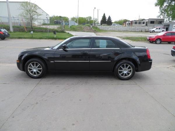 2009 Chrysler 300 4dr Sdn Touring AWD 95, 000 miles 6, 999 - cars & for sale in Waterloo, IA – photo 3