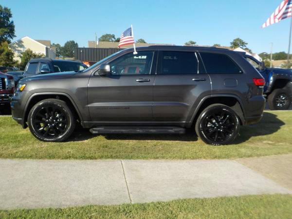 2019 Jeep Grand Cherokee ALTITUDE 4X4, ONLY 6K MILES! BRAND NEW CONDIT for sale in Virginia Beach, VA – photo 3
