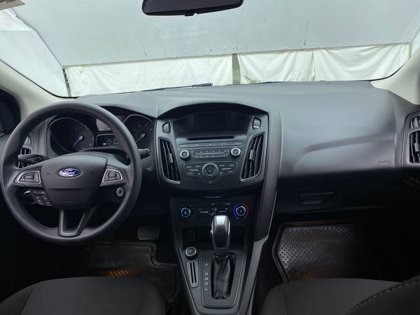 2015 Ford Focus SE Hatchback 4D hatchback Gray - FINANCE ONLINE -... for sale in Cambridge, MA – photo 21