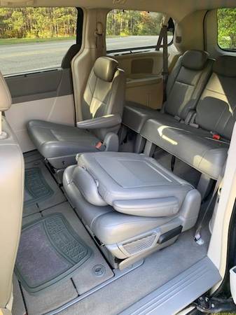 2008 Chrystler Town and Country Touring Signature series mini van for sale in Cadillac, MI – photo 3