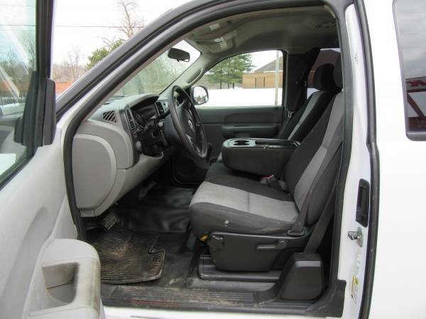2008 Chevy Silverado 2500, Extended Cab Nice Work Truck - cars & for sale in Akron, OH – photo 7