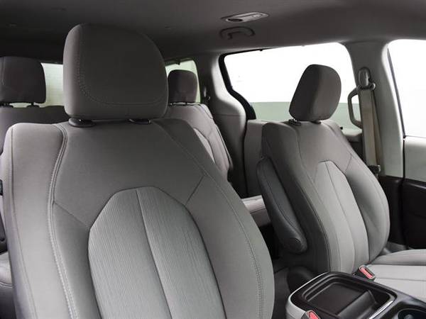 2018 Chrysler Pacifica Touring Plus Minivan 4D mini-van BLACK - for sale in Richmond , VA – photo 5