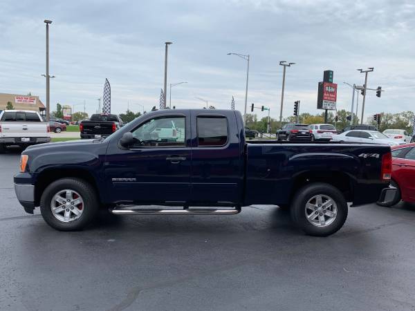 2011 GMC Sierra 1500 Ext Cab SLE 4WD - Extra clean! for sale in Oak Forest, IL – photo 4