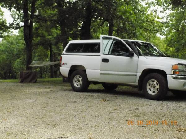 2004 GMC Z71 4X4 Pickup Truck, White, with Camper Shell for sale in Pittsburg, MO – photo 7