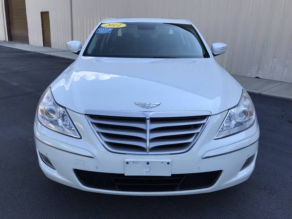 2011 HYUNDAI GENESIS*No Accidents*Leather*Navigation*Back-Up Camera* for sale in Sevierville, TN – photo 2