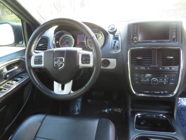2015 Dodge Grand Caravan R/T-Leather! Stow 'N Go! Remote Start!... for sale in West Allis, WI – photo 16