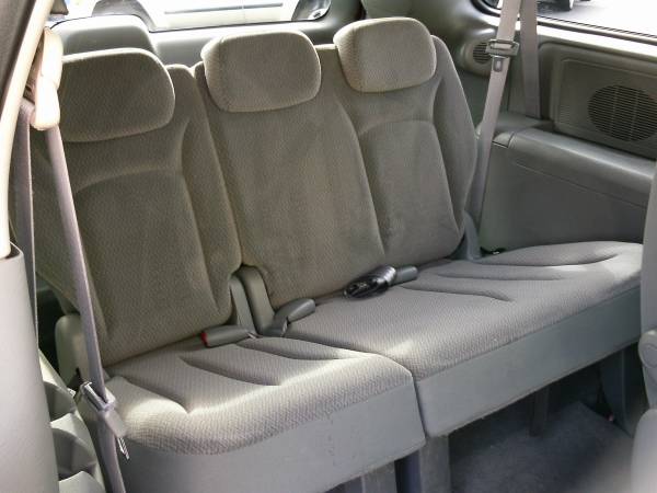 2007 Dodge Caravan-29,000 MILES! SEATS 7 PASSENGERS COMFORTABLY! for sale in Silvis, IA – photo 17