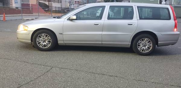 2005 VOLVO V70 WAGON 3RD ROW SEAT - cars & trucks - by owner -... for sale in Montclair, NJ – photo 3
