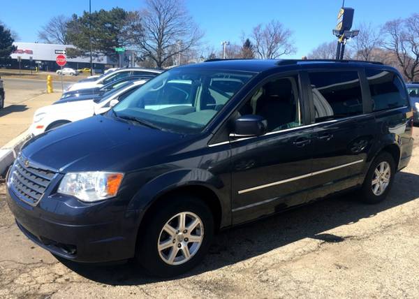 2009 Chrysler Town Country Touring for sale in Eastpointe, MI – photo 3