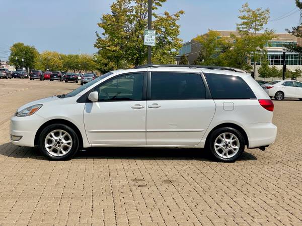 2004 Toyota Sienna XLE Limited - cars & trucks - by dealer - vehicle... for sale in Aurora, IL – photo 4
