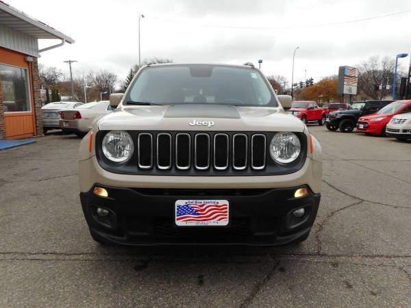★★★ 2015 Jeep Renegade Latitude / 4x4 / 6 Speed Manual! ★★★ - cars &... for sale in Grand Forks, ND – photo 3