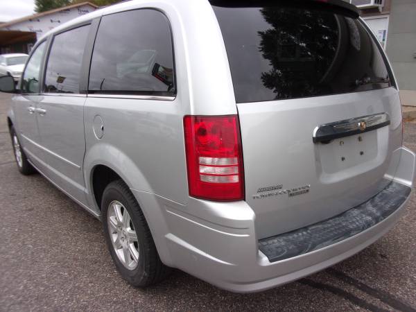 2008 Chrysler Town and Country Touring for sale in Mondovi, WI – photo 9