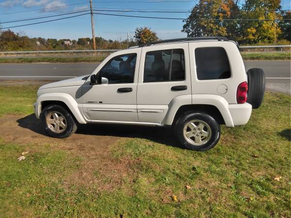 02 Jeep liberty 4wd with sunroof - cars & trucks - by dealer -... for sale in Vails Gate, NY – photo 5