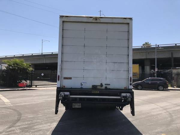 2011 Freightliner M2 106 - 24ft Box Truck w/Lift Gate for 31,500 -... for sale in Los Angeles, CA – photo 5