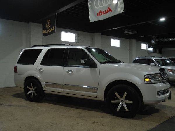 2010 LINCOLN NAVIGATOR LUXURY - FINANCING AVAILABLE-Indoor Showroom! for sale in PARMA, OH – photo 6