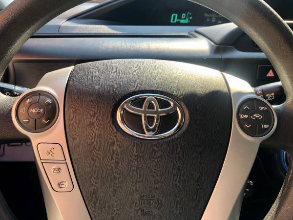 2013 Toyota Prius C 3, 50+Mpg push button start, NAVIGATION, Keyless... for sale in Portland, OR – photo 10
