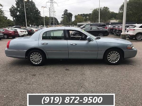 2005 *Lincoln* *Town Car* *4dr Sedan Signature* Ligh for sale in Raleigh, NC – photo 7