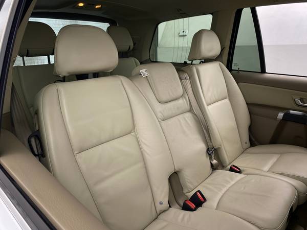 2014 Volvo XC90 3.2 Sport Utility 4D suv White - FINANCE ONLINE -... for sale in Long Beach, CA – photo 19