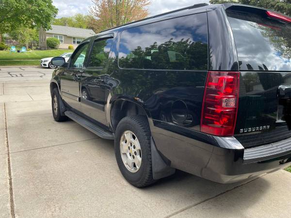 2007 Chevy Suburban for sale in FOX VALLEY, IL – photo 8