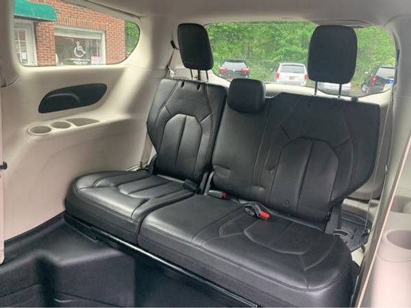 2017 Chrysler Pacifica Touring-L handicap wheelchair side for sale in Dallas, IA – photo 9