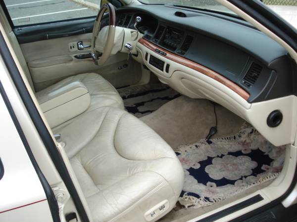 █ 1996 LINCOLN TOWN CAR CARTIER EDITION █ - cars & trucks - by owner... for sale in Weston, MA – photo 3