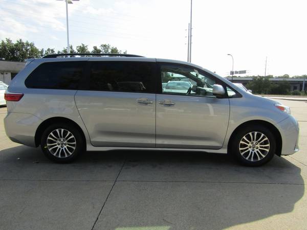 2019 Toyota Sienna XLE for sale in Akron, OH – photo 8