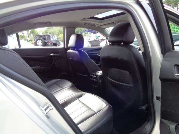 2011 Buick Regal CXL RL2 - Sunroof! Htd Leather! Pwr Seat! for sale in Pinellas Park, FL – photo 14