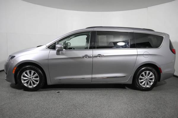 2017 Chrysler Pacifica, Billet Silver Metallic Clearcoat for sale in Wall, NJ – photo 2
