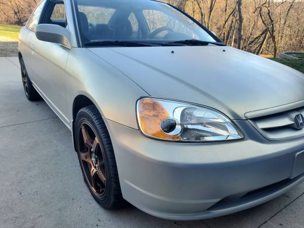 Beautiful 2002 Honda Civic EX Coupe: Avalanche Grey/ Gold... for sale in Swisher, IA – photo 4