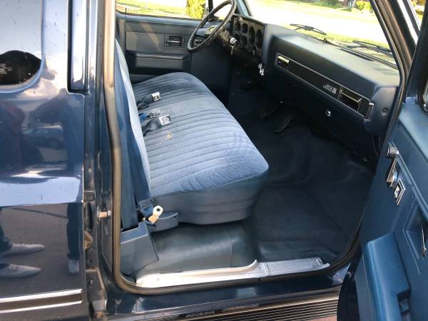 1986 GMC Suburban 2WD Garage Kept Low Miles Excellent Condition for sale in Clinton Township, MI – photo 16