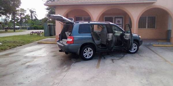 2007 Toyota Highlander - Financing Available! - cars & trucks - by... for sale in Fort Pierce, FL – photo 21