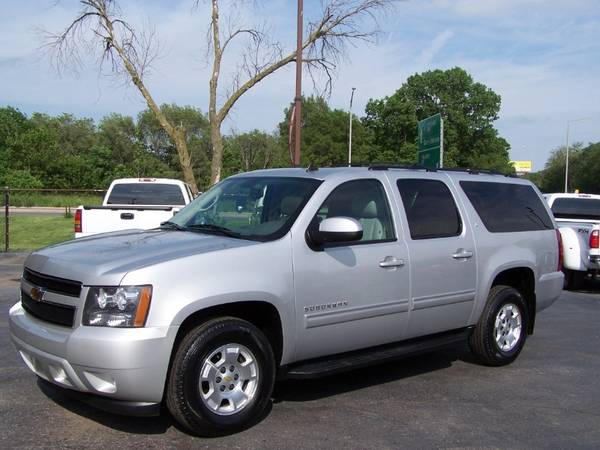 2010 CHEVROLET SUBURBAN 4X4 SUV 3RD ROW TV/DVD LOADED CLEAN RUST FREE for sale in Joliet, IL – photo 2