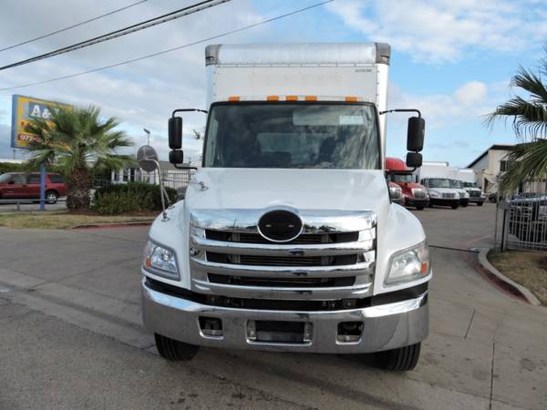 2013 HINO 338 26 FOOT BOX TRUCK W/LIFTGATE with for sale in Grand Prairie, TX – photo 4