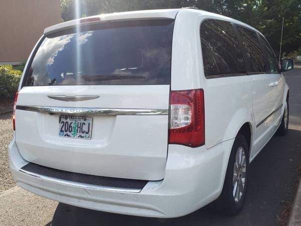 2014 CHRYSLER TOWN AND COUNTRY TOURING sienna odyseey quest mini-van... for sale in Milwaukie, OR – photo 5