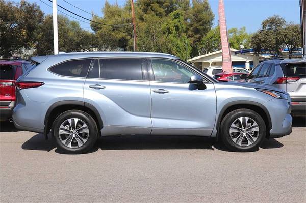 2020 Toyota Highlander XLE suv Gray - - by dealer for sale in Palo Alto, CA – photo 6
