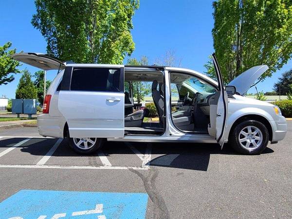 2010 Chrysler Town Country Touring Edition Minivan/7-passenger for sale in Portland, WA – photo 23
