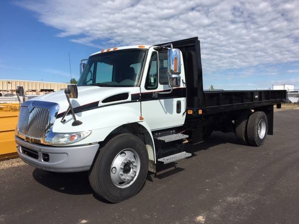 2005 International 4400 with 18 Flatbed/Dump Body for sale in Lake Crystal, MN – photo 2