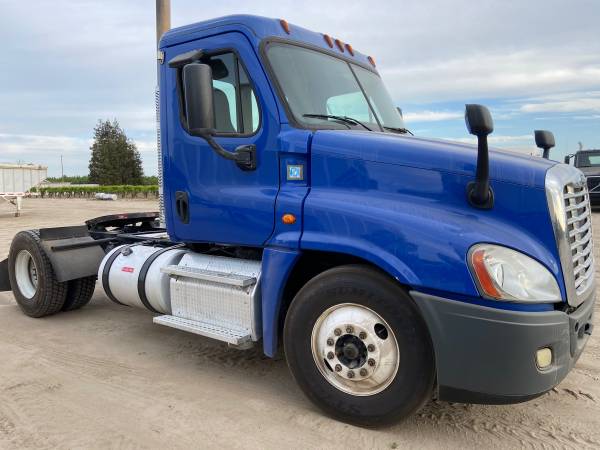 freight liner cascadia for sale in Fresno, CA – photo 2