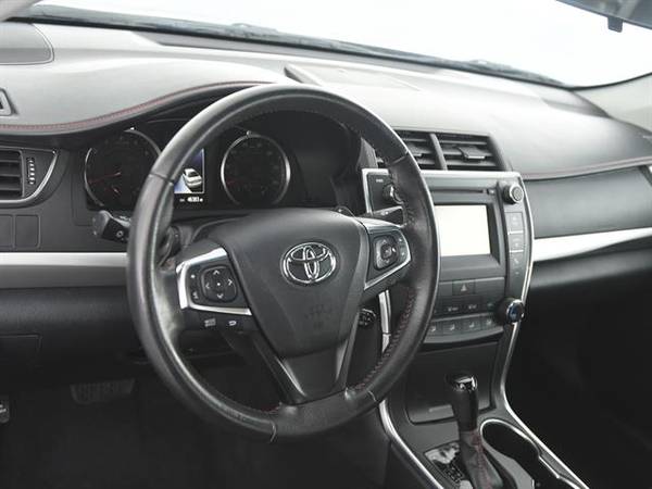 2017 Toyota Camry SE Sedan 4D sedan Dk. Gray - FINANCE ONLINE for sale in Atlanta, FL – photo 2