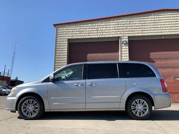 2014 Chrysler Town Country 4dr Wgn Touring w/Leather for sale in Flint, MI – photo 3