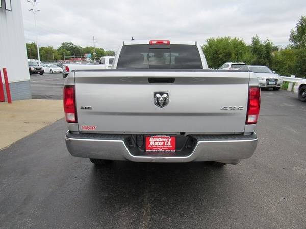 2019 Ram 1500 Classic 4WD 4D Crew Cab / Truck SLT for sale in Waterloo, IA – photo 10
