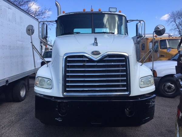 2007 Mack VISION 613 CXN TANDEM AXLE - cars & trucks - by dealer -... for sale in Massapequa Park, NY – photo 2