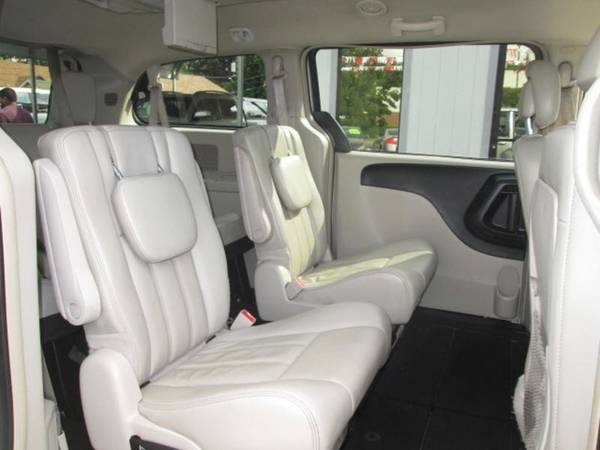 2013 Chrysler Town & Country Touring Minivan 4D Cars and Trucks for sale in Portland, OR – photo 8