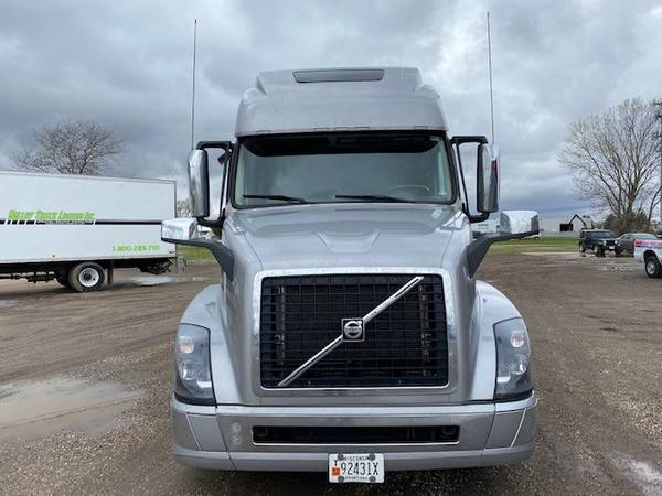 2016 Volvo VNL64T670 Sleeper Tractor 86171JS - - by for sale in Fond Du Lac, WI – photo 6