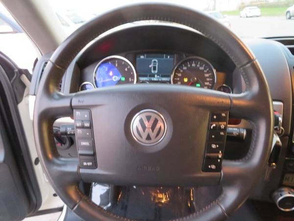 2009 VW Touareg 2, TDI Diesel... 102,000 Miles... 4WD, Factory... for sale in Waterloo, IA – photo 13