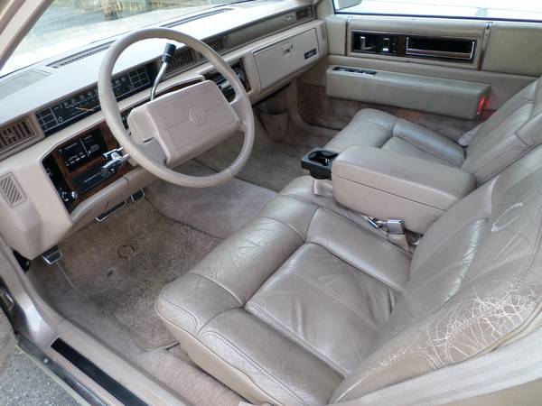 1990 CADILLAC DeVille 4 5L In excellent condition for sale in Stewartsville, PA – photo 9