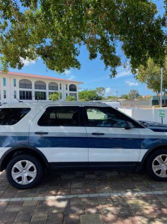 2015 Police Interceptor SUV 11, 100 OBO MUST SELL BY SUNDAY - cars & for sale in Naples, FL – photo 5